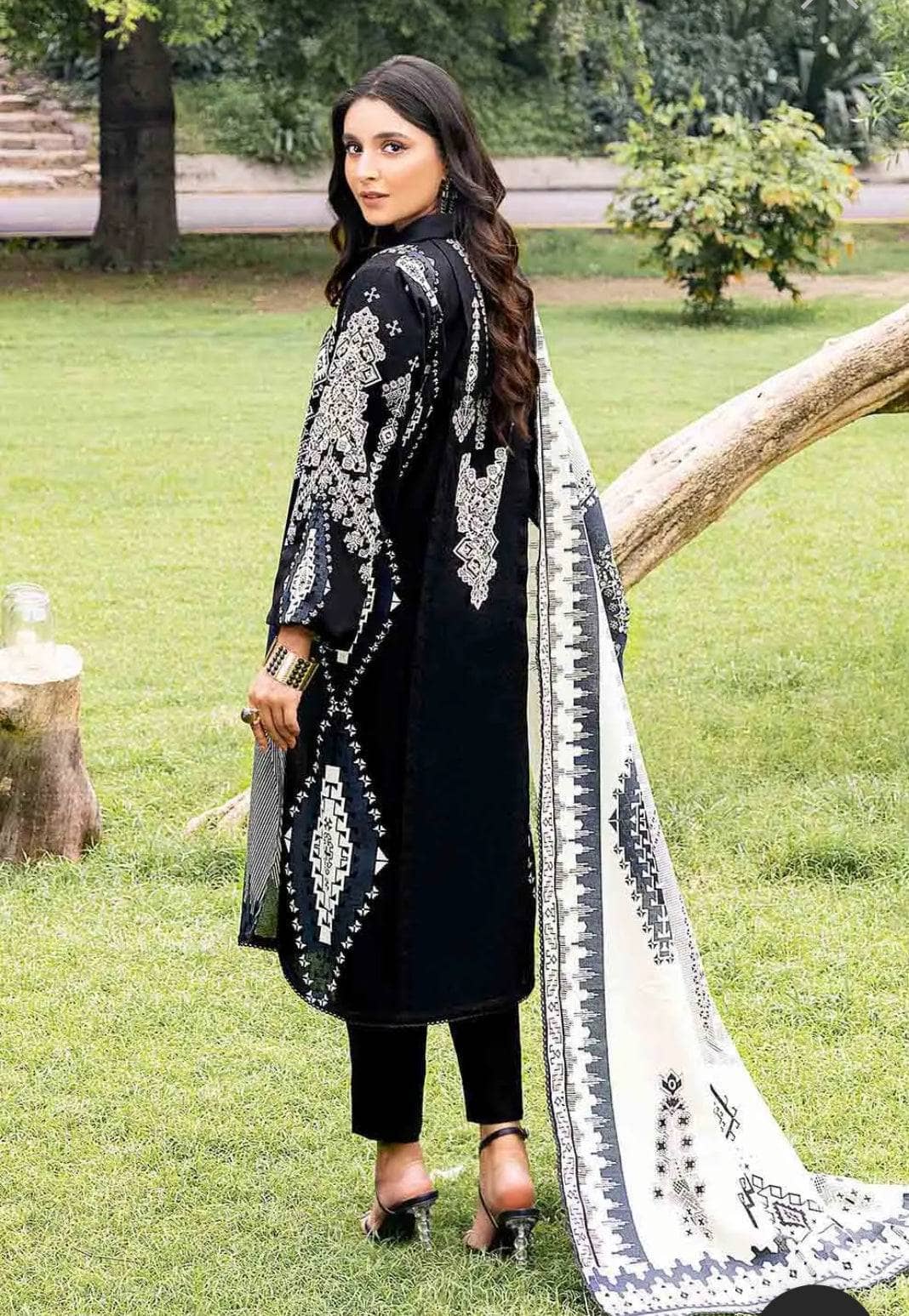 Img_gul_ahmed_khaddar_awwal_boutique