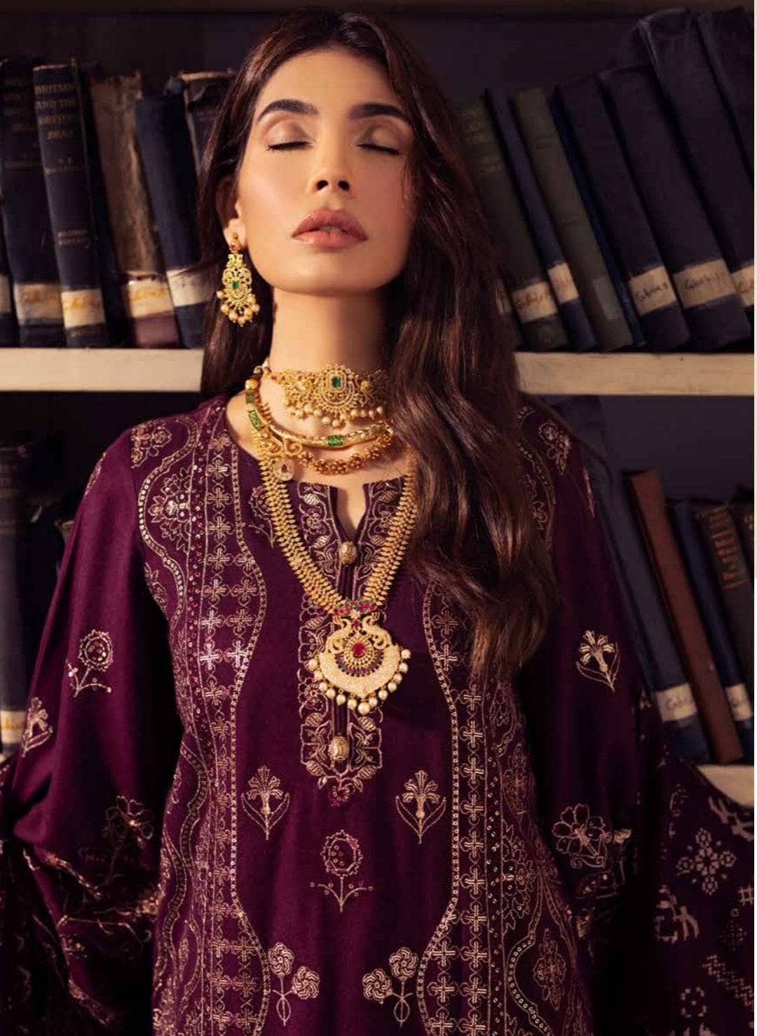 img_nureh_leather_peach_jacquard_shawl_awwal_boutique