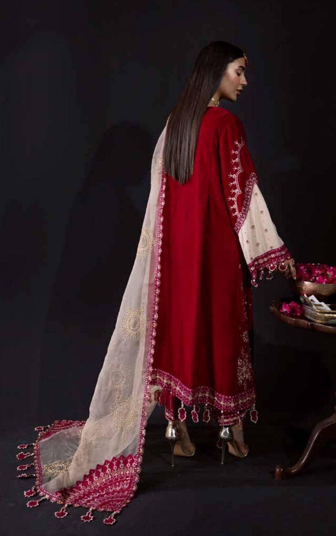 img_nureh_maya_velvet_awwal_boutique