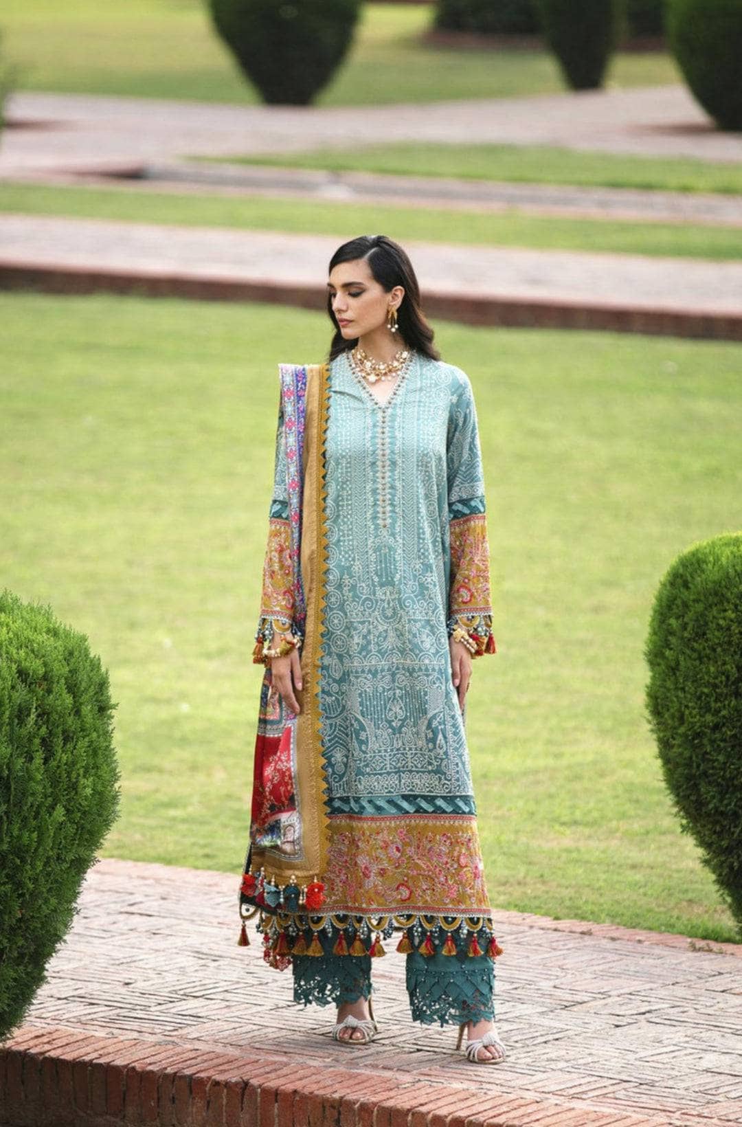 img_sana_safinaz_winter_luxury_awwal_boutique