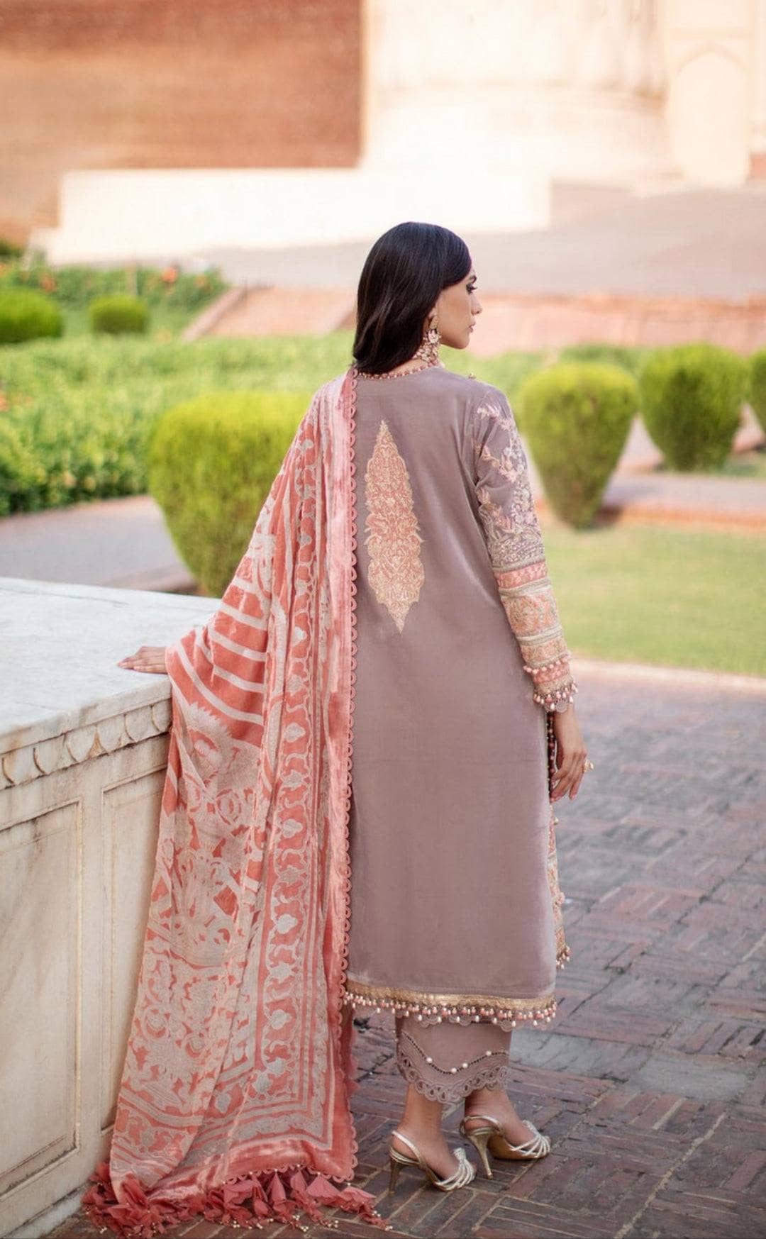 img_sana_safinaz_winter_luxury_awwal_boutique