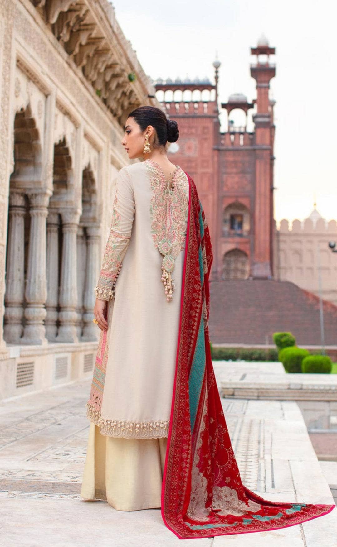 img_sana_safinaz_winter_luxury_awwal_boutique