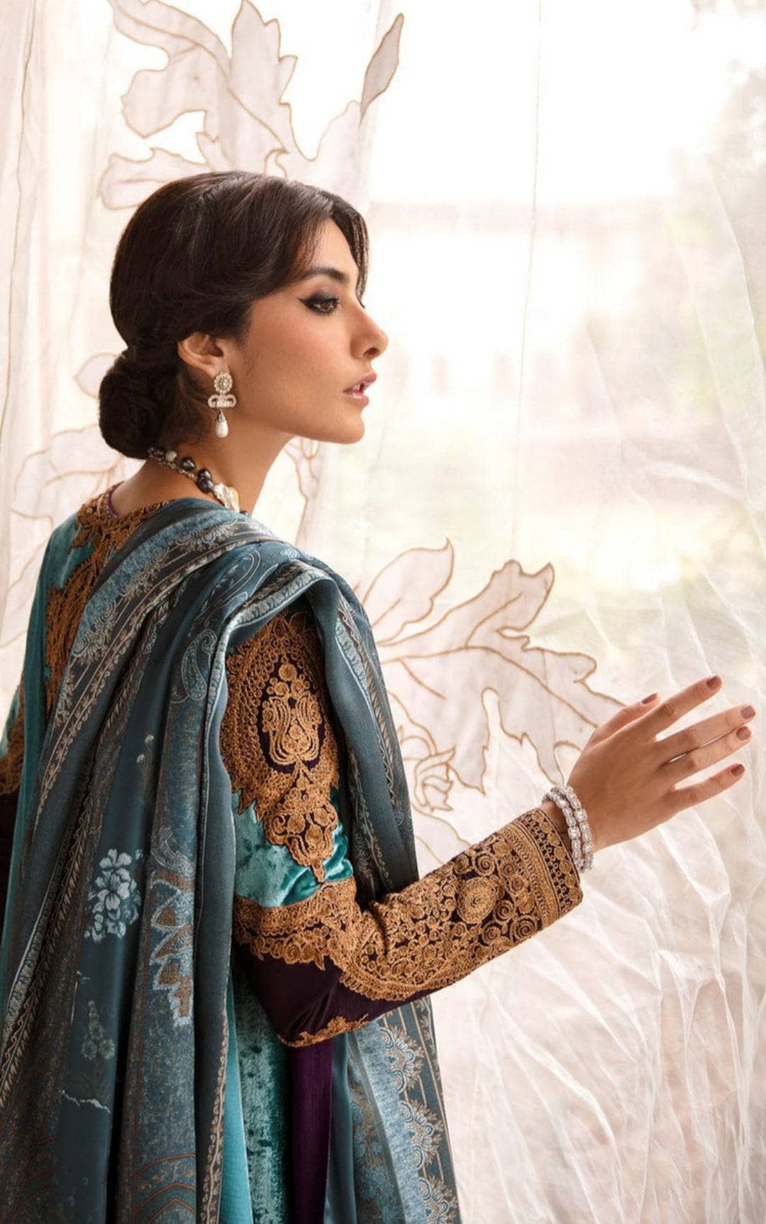 img_sana_safinaz_winter_luxury_awwal_boutique