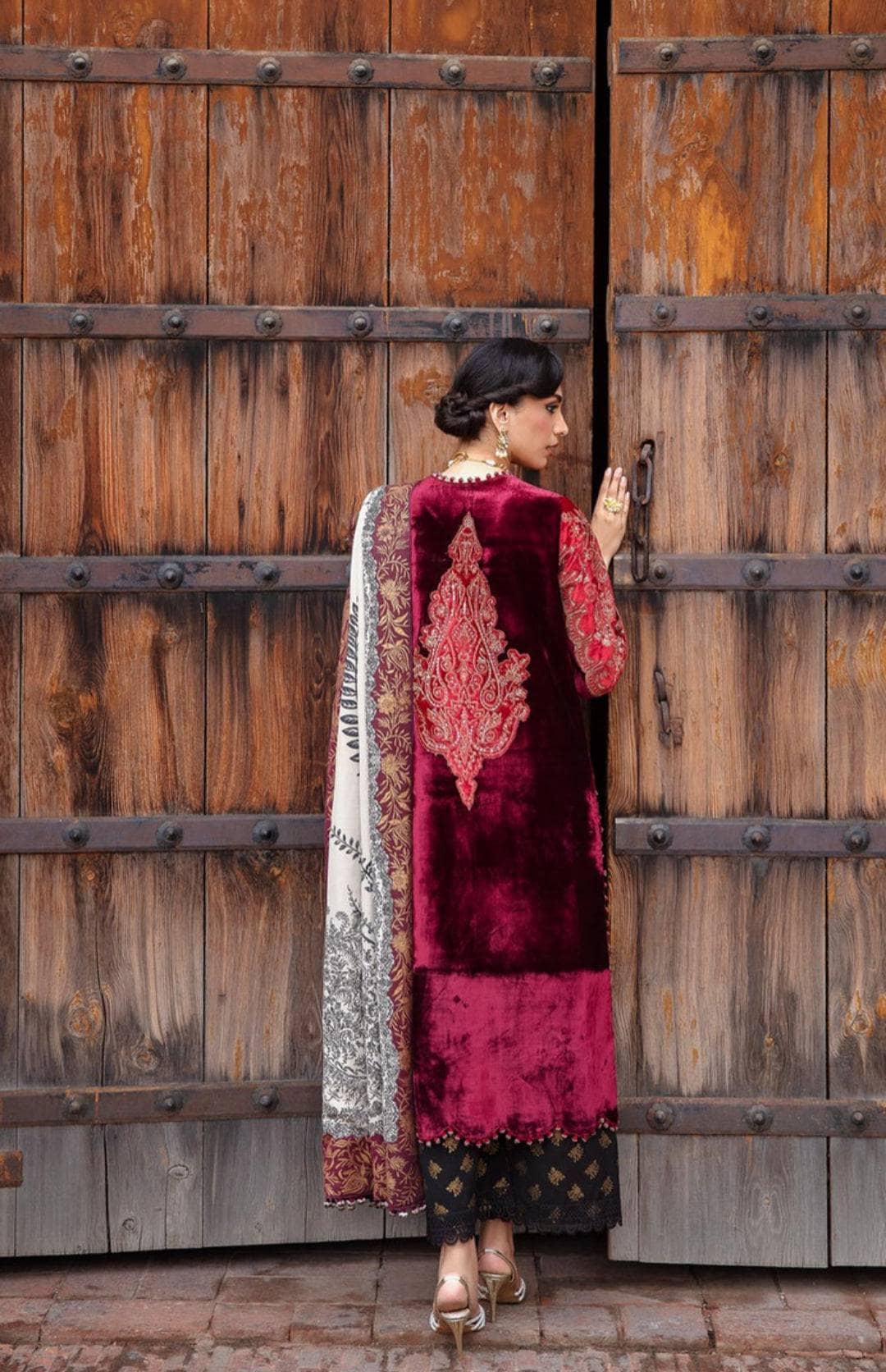 img_sana_safinaz_winter_luxury_awwal_boutique