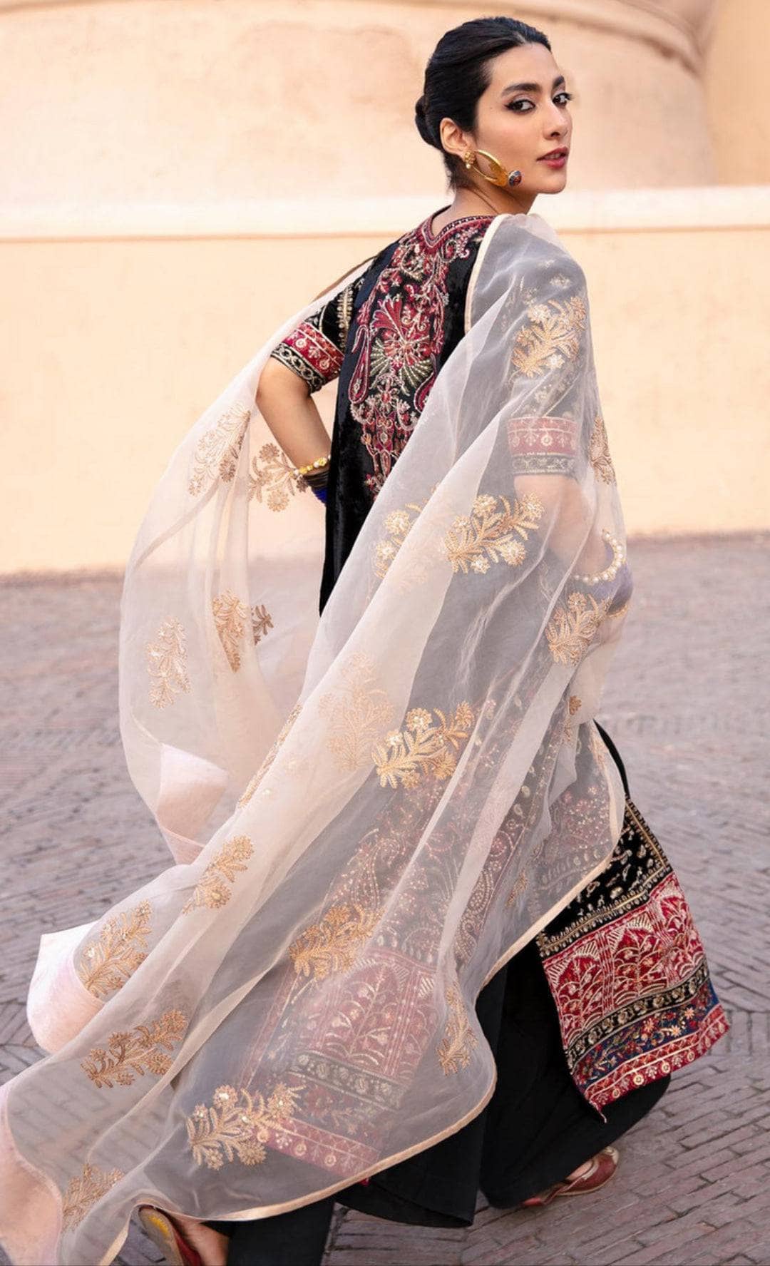 img_sana_safinaz_winter_luxury_awwal_boutique