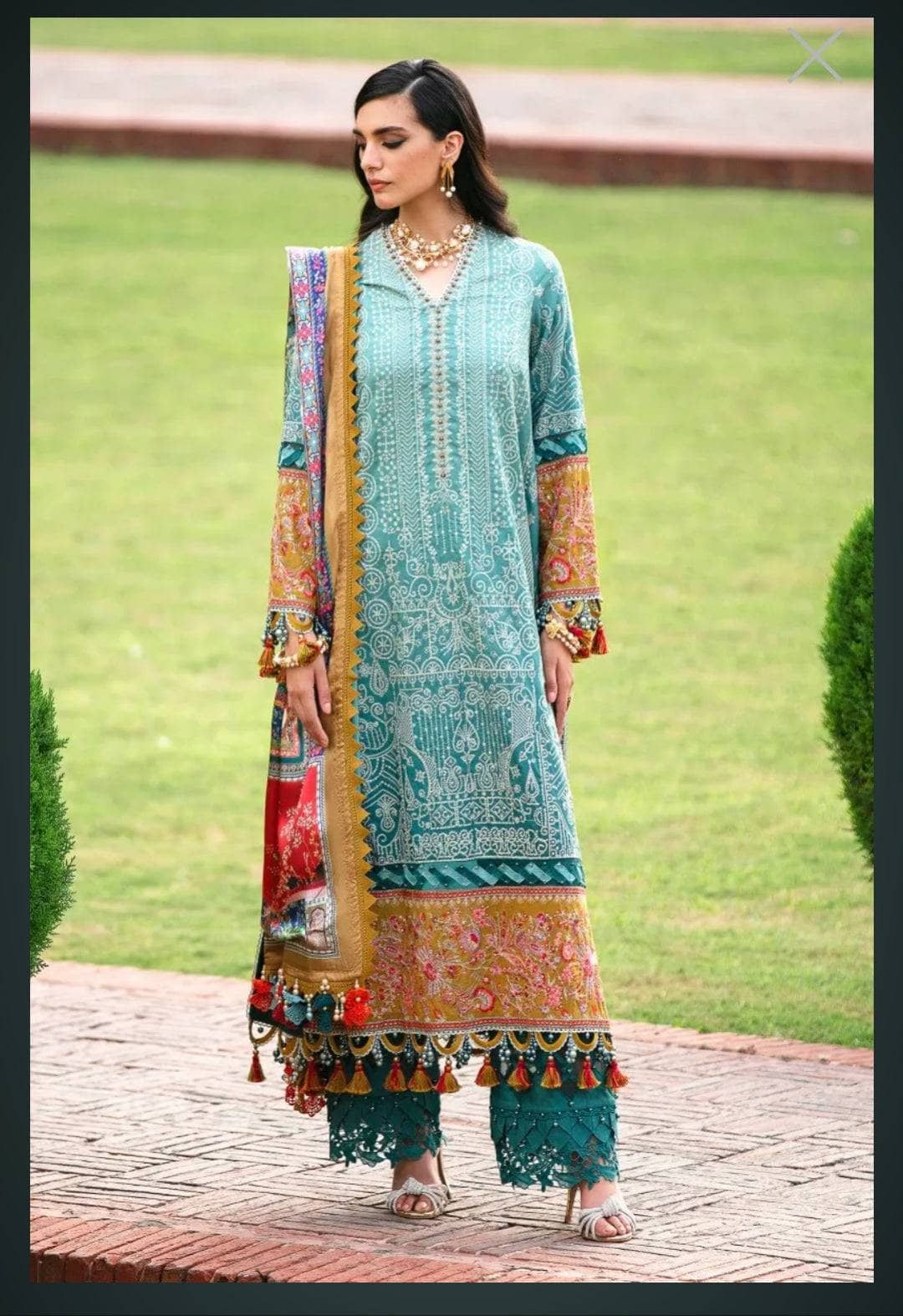 img_sana_safinaz_winter_luxury_awwal_boutique