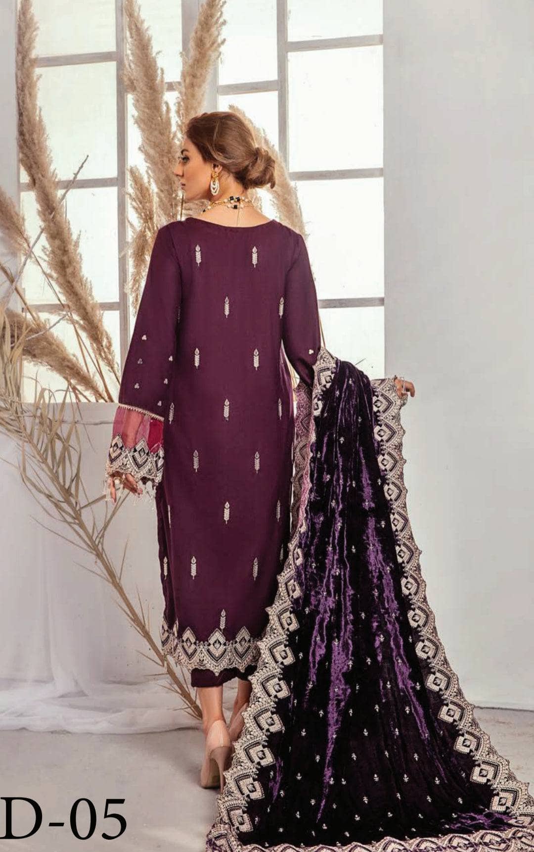 img_lavish_by_panache_velvet_embroidered_shawls_awwal_boutique