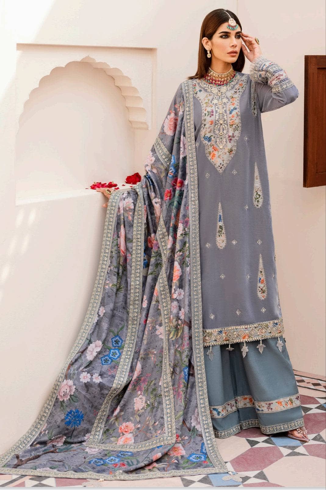 img_nureh_velvet_awwal_boutique