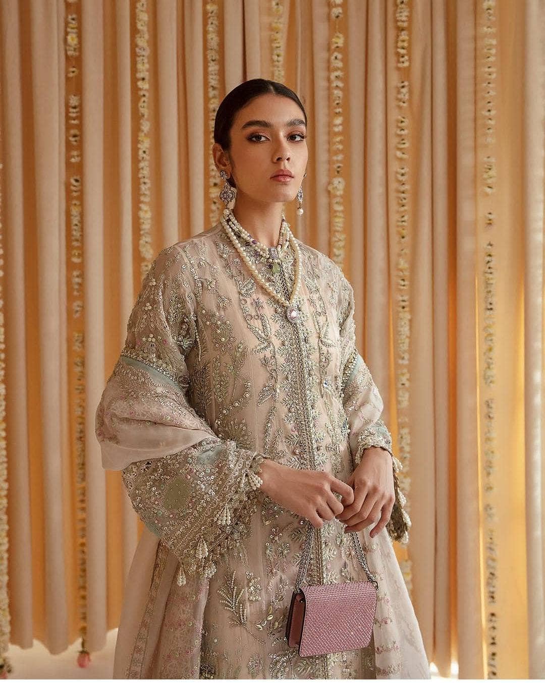 img_suffuse_by_sana_yasir_freesia_2022_wedding_edition_awwal_boutique