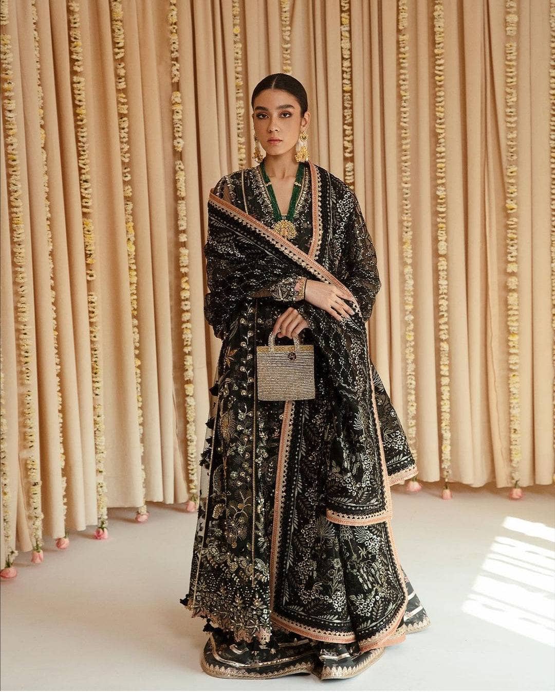 img_suffuse_by_sana_yasir_freesia_2022_wedding_edition_awwal_boutique