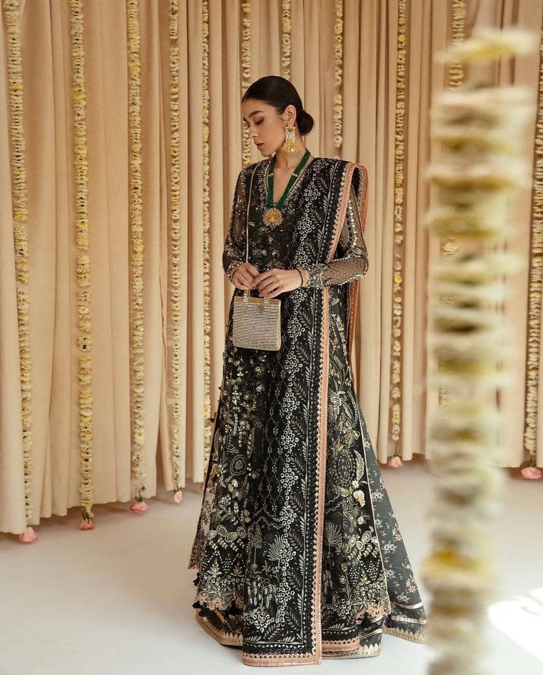 img_suffuse_by_sana_yasir_freesia_2022_wedding_edition_awwal_boutique