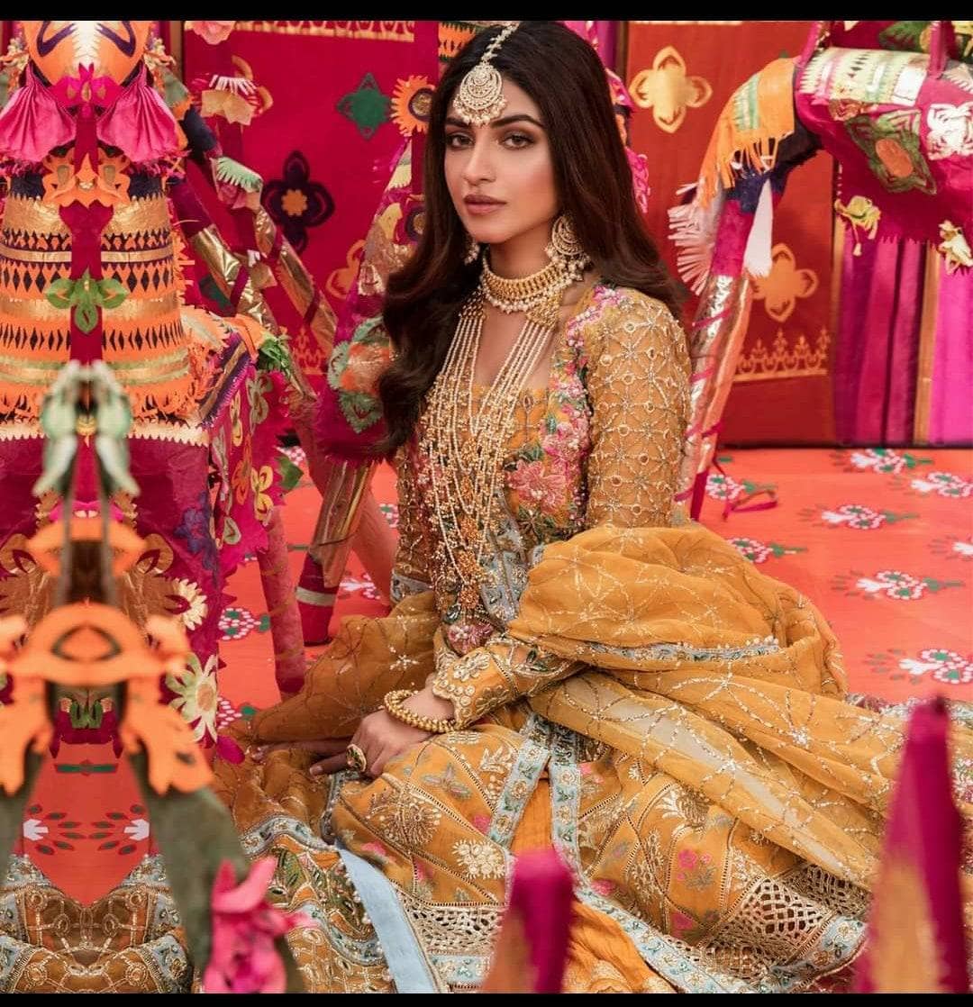 img_crimson_wedding_edition_awwal_boutique