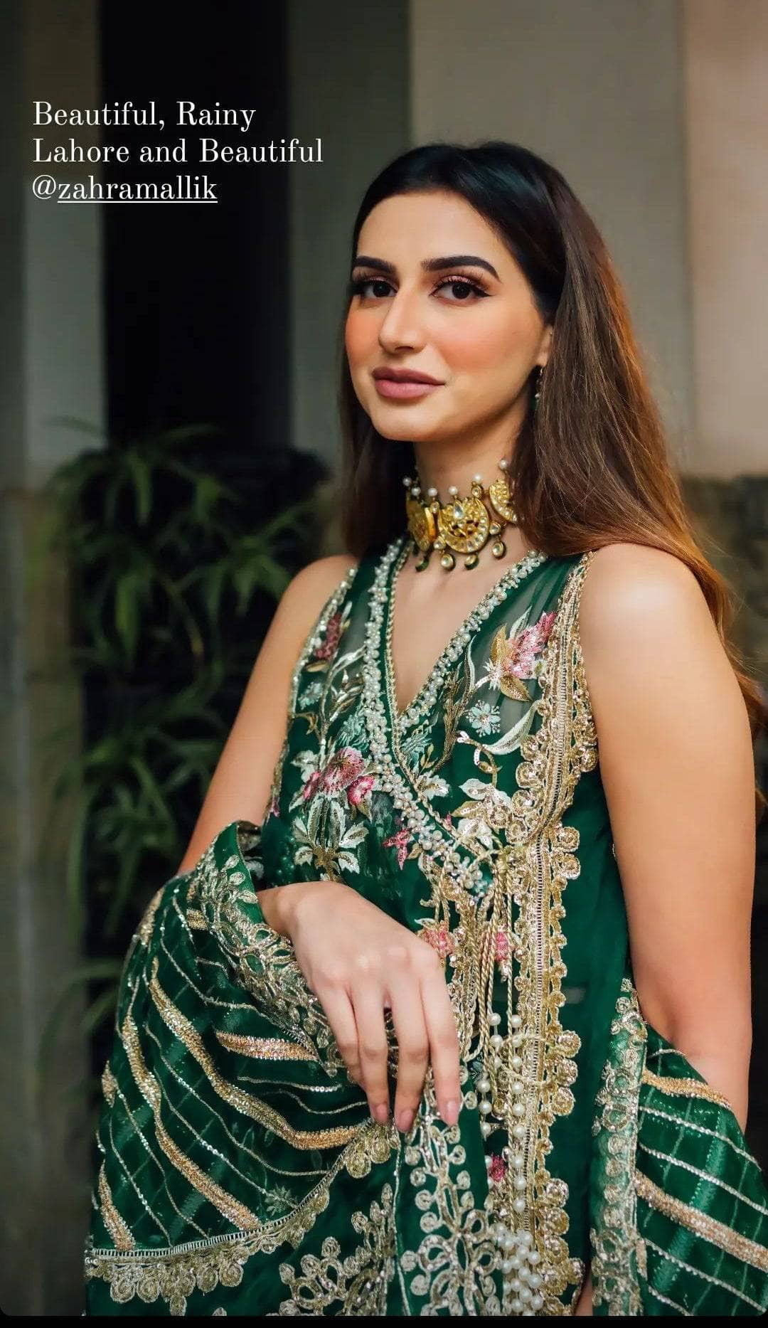 Spotted in Crimson/STORIES OF NAQSHI - EMERALD