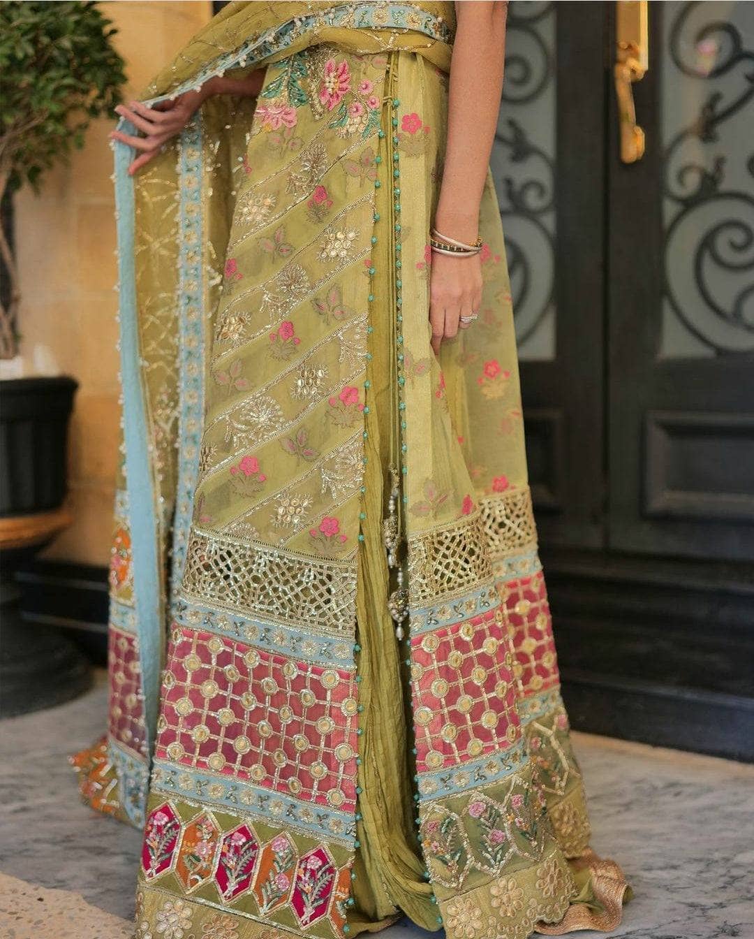 img_crimson_wedding_edition_awwal_boutique