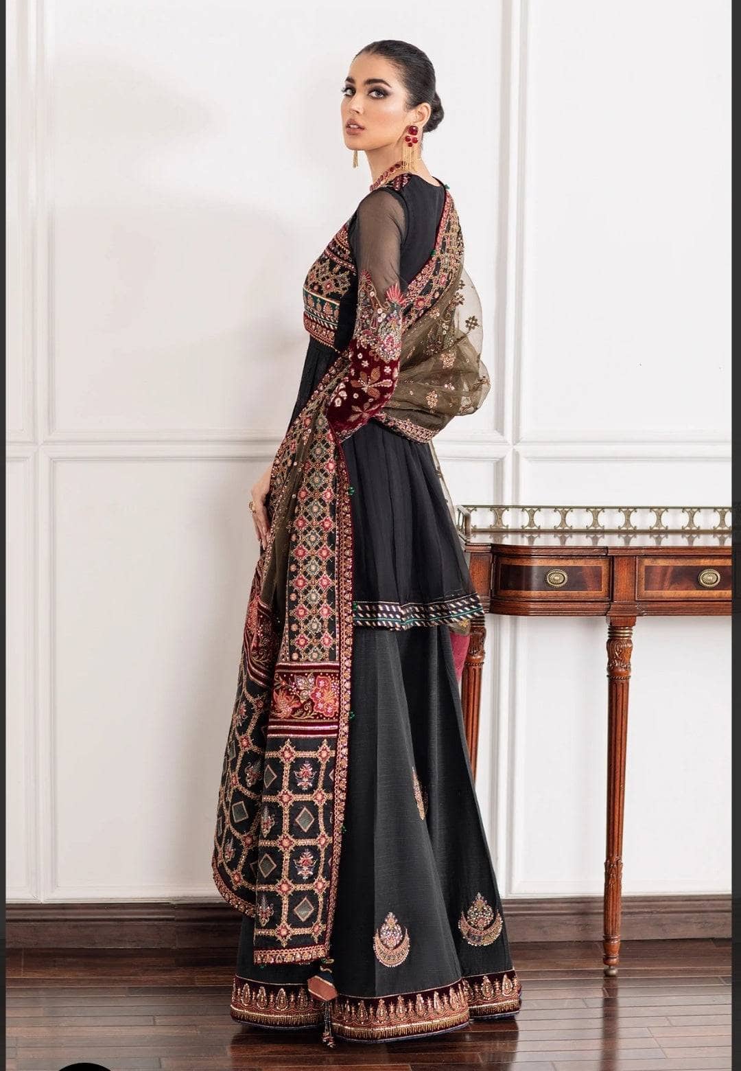 img_baroque_chantelle_awwal_boutique