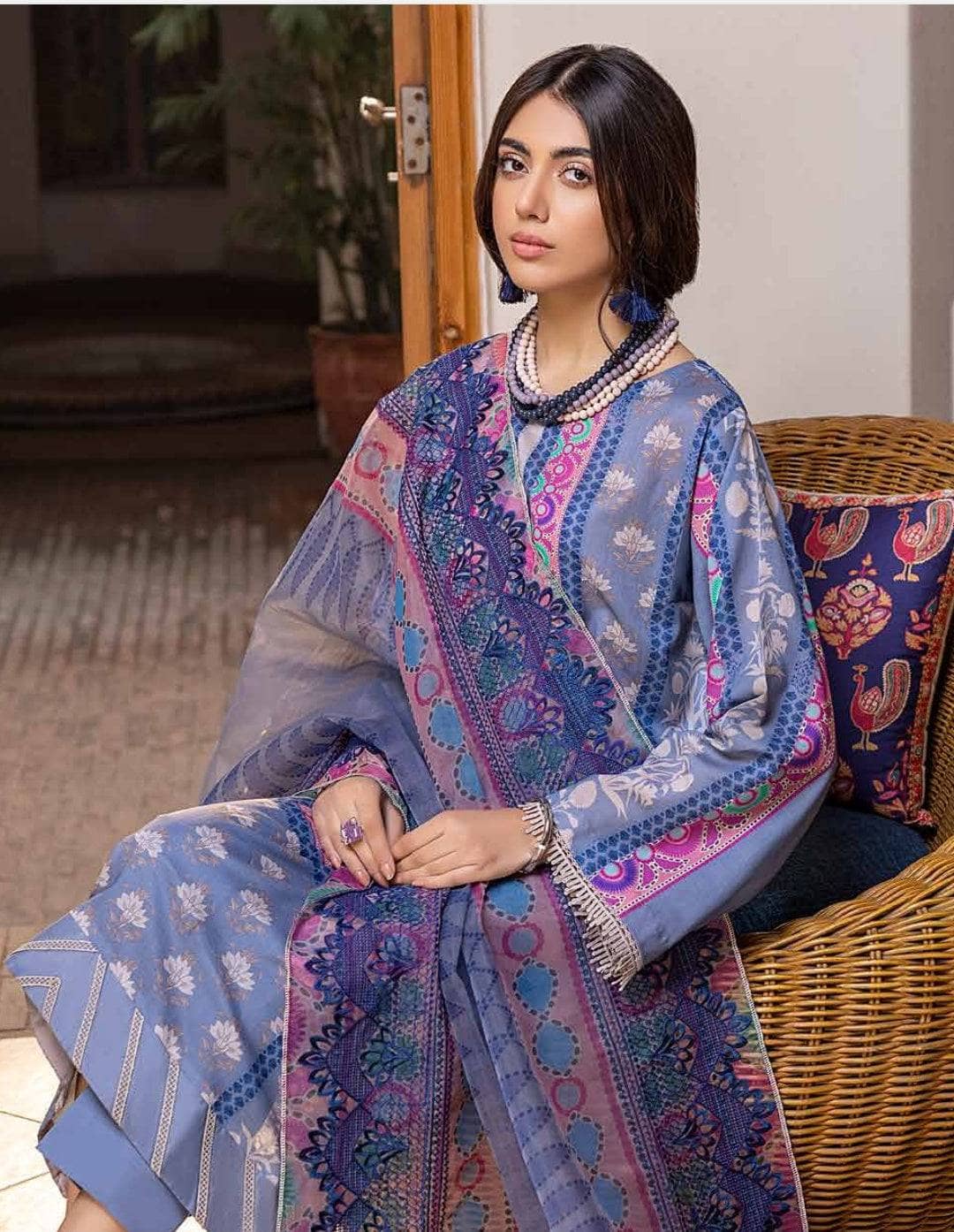 img_charizma_aniiq_vol1_awwal_boutique