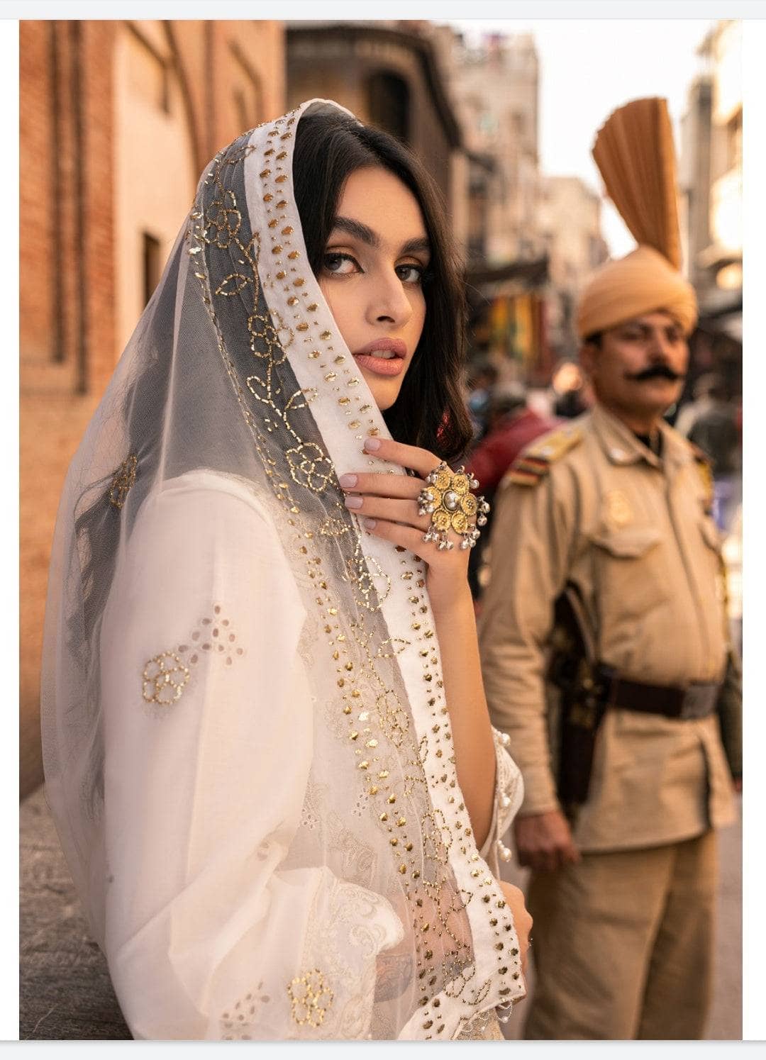 img_nureh_bazar_with_mukesh_dupatta_awwal_boutique