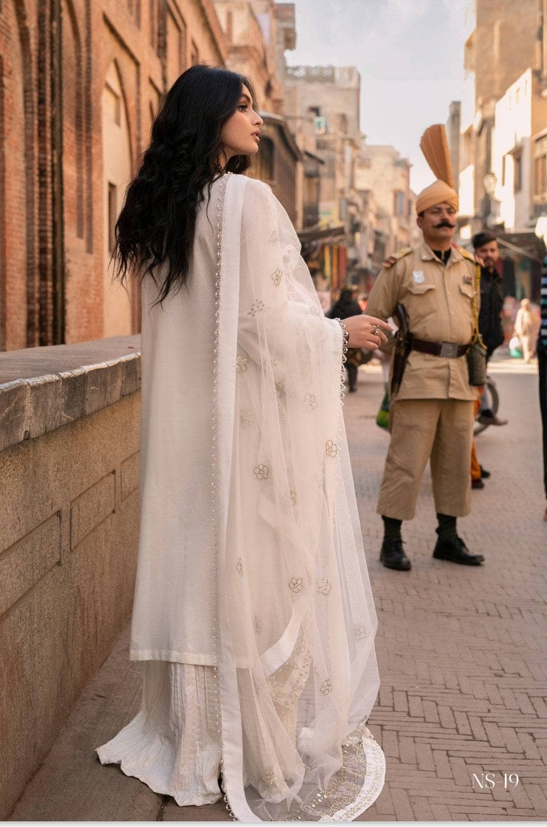 img_nureh_bazar_with_mukesh_dupatta_awwal_boutique