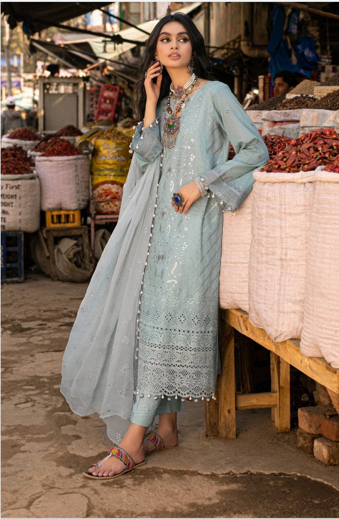 img_nureh_bazar_with_mukesh_dupatta_awwal_boutique