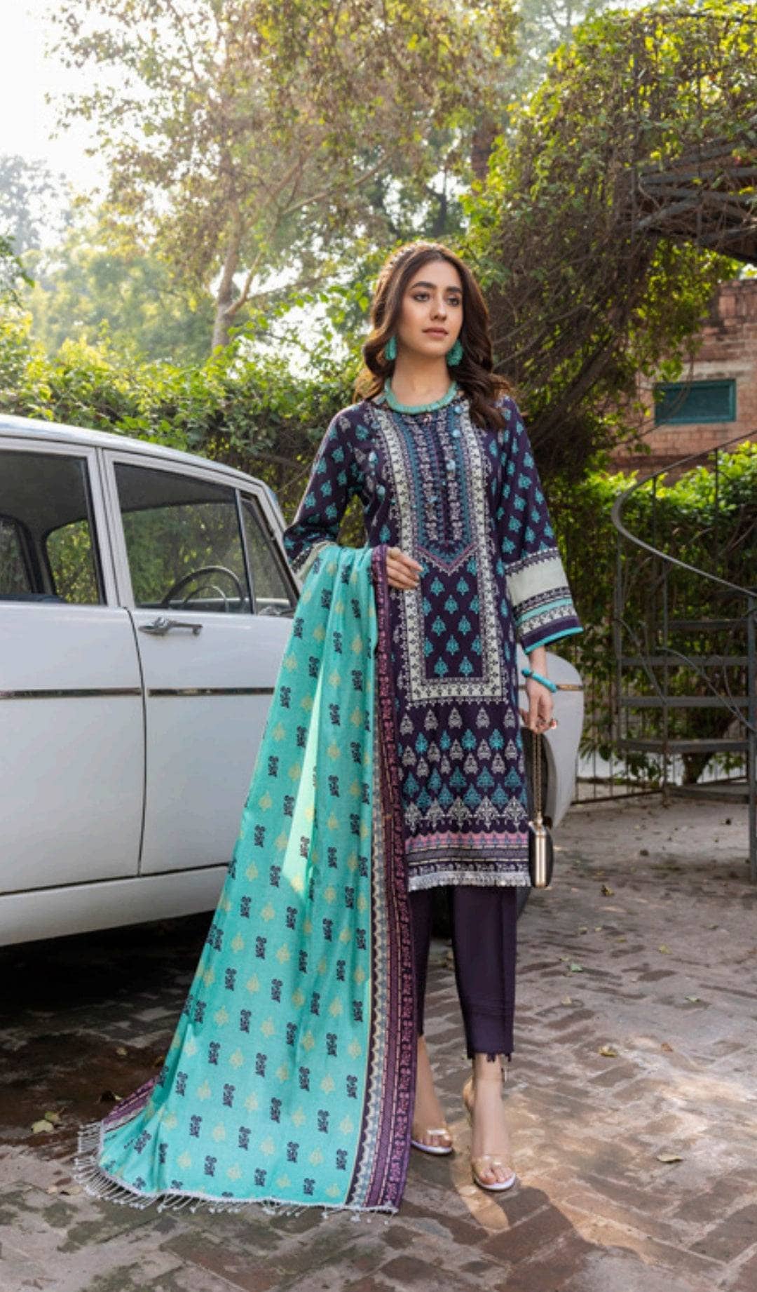 img_erum_misha_printed_lawn_by_z_s_textiles_awwal_boutique
