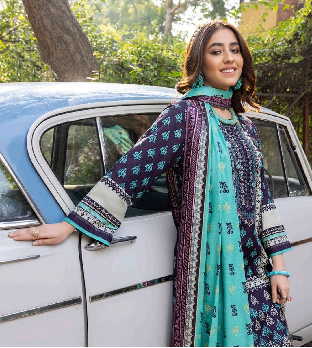 img_erum_misha_printed_lawn_by_z_s_textiles_awwal_boutique