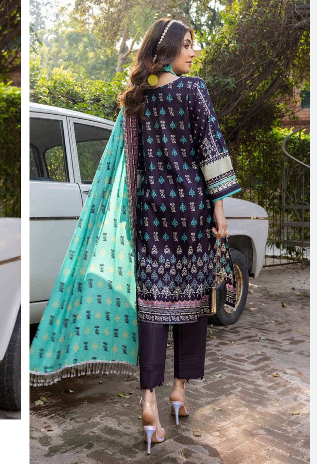 img_erum_misha_printed_lawn_by_z_s_textiles_awwal_boutique