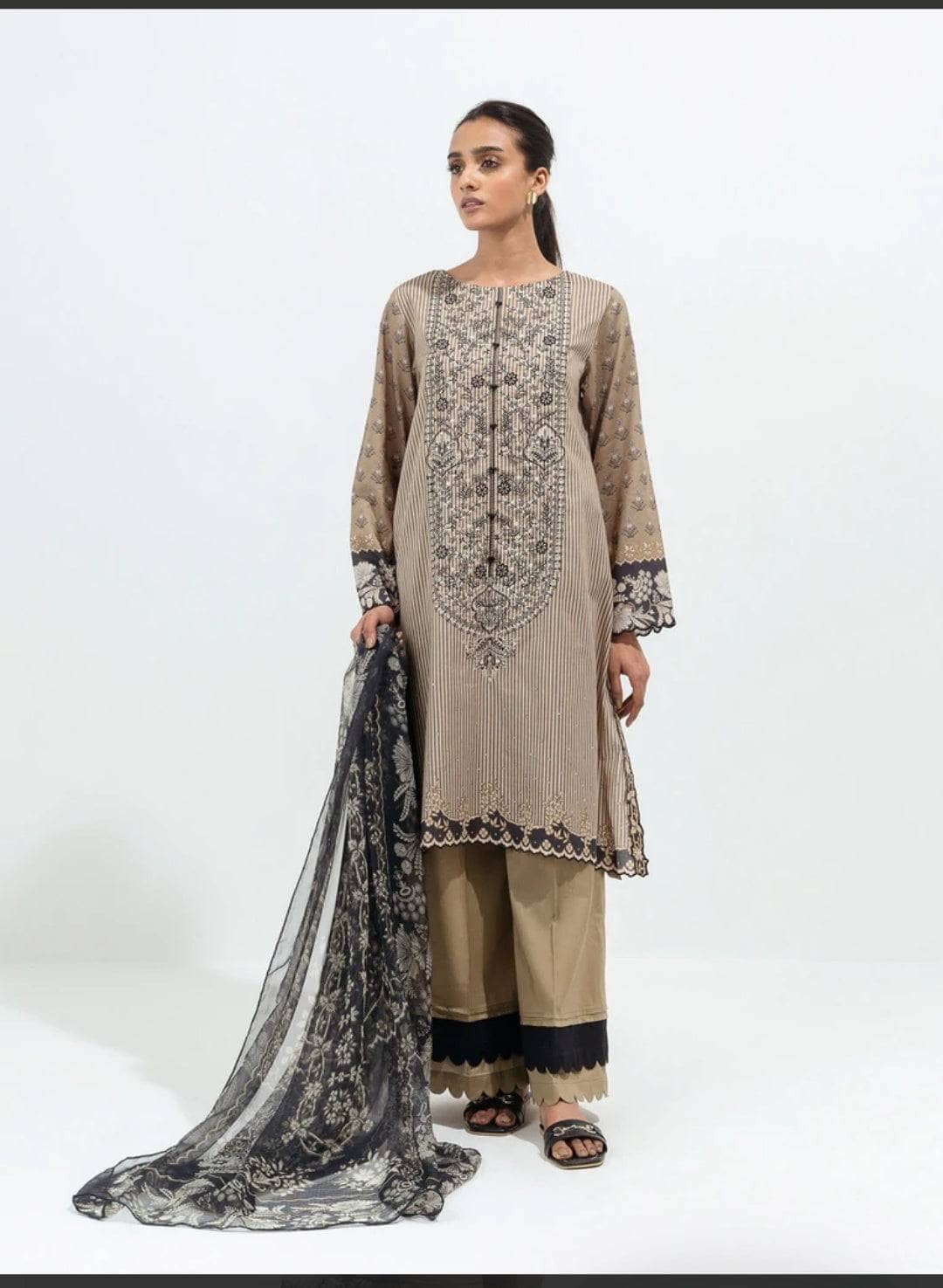 img_beechtree_lawn_22_awwal_boutique