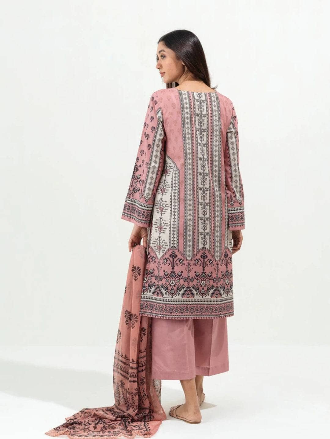 img_beechtree_lawn_22_awwal_boutique