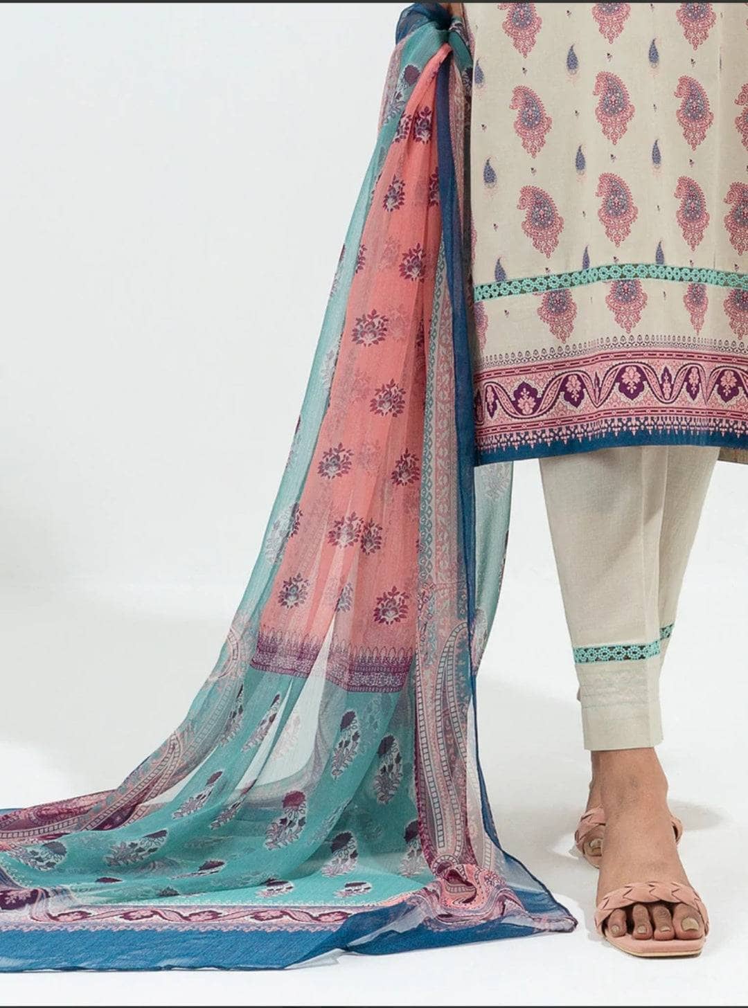 img_beechtree_lawn_22_awwal_boutique