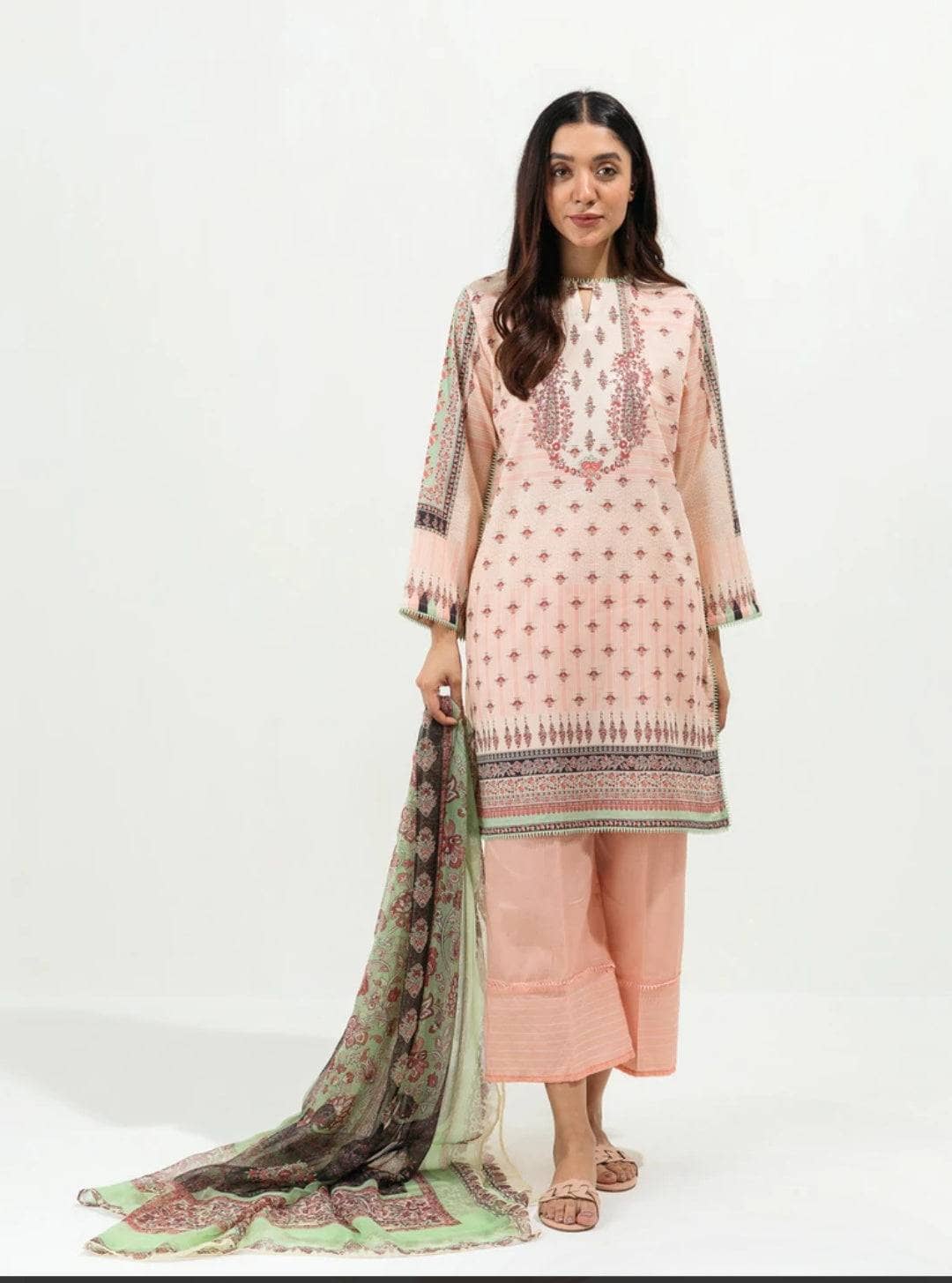 img_beechtree_lawn_22_awwal_boutique