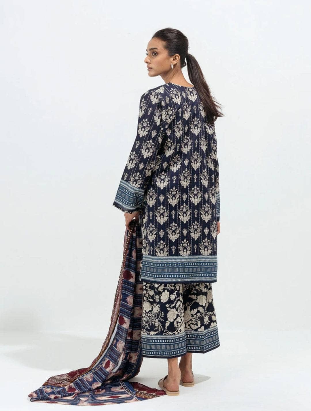 img_beechtree_lawn_22_awwal_boutique