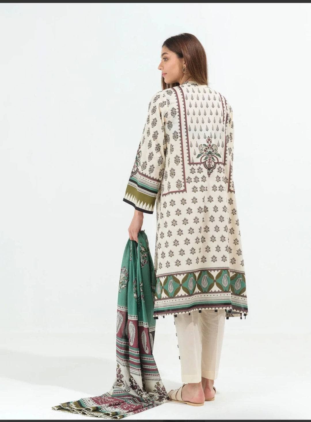 img_beechtree_lawn_22_awwal_boutique