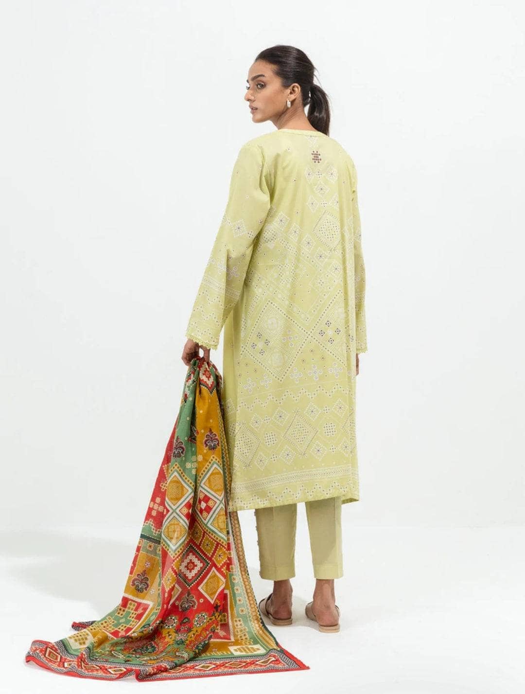 Img_beechtree_lawn_22_awwal_boutique