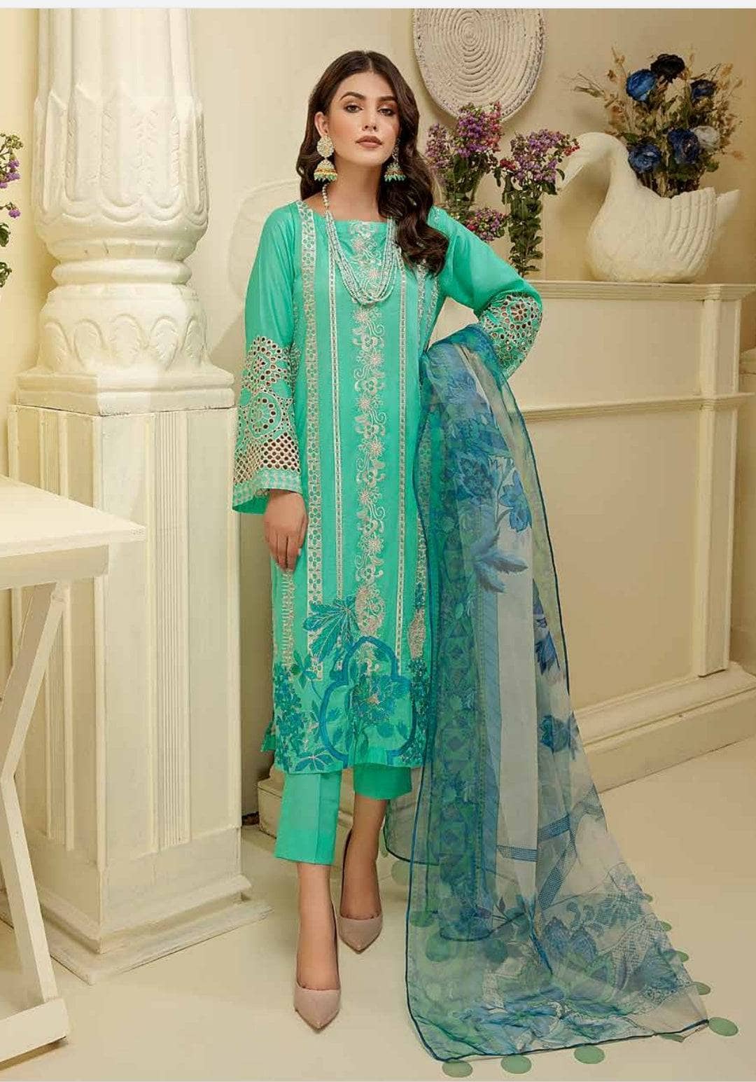 img_charizma_embroidered_lawn_22_awwal_boutique