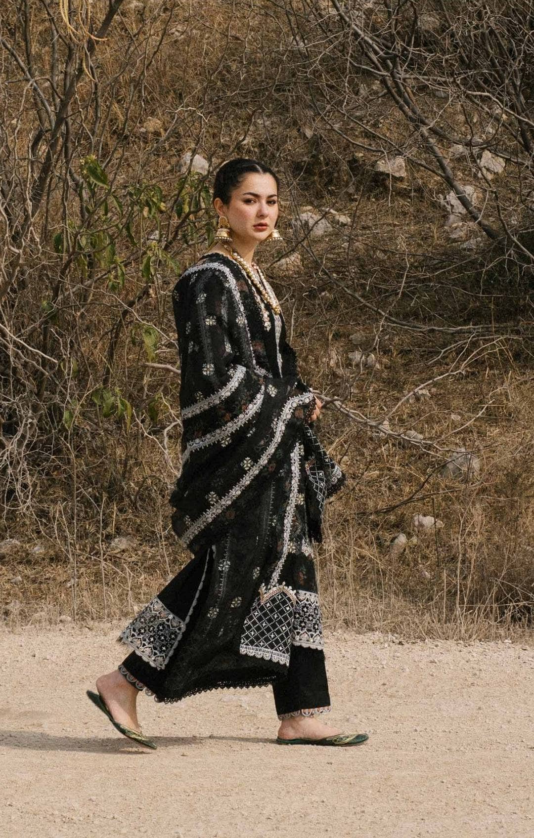 img_qalmakar_luxury_lawn_22_awwal_boutique