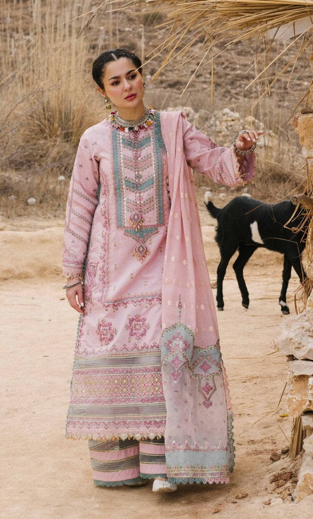 img_qalmakar_luxury_lawn_22_awwal_boutique