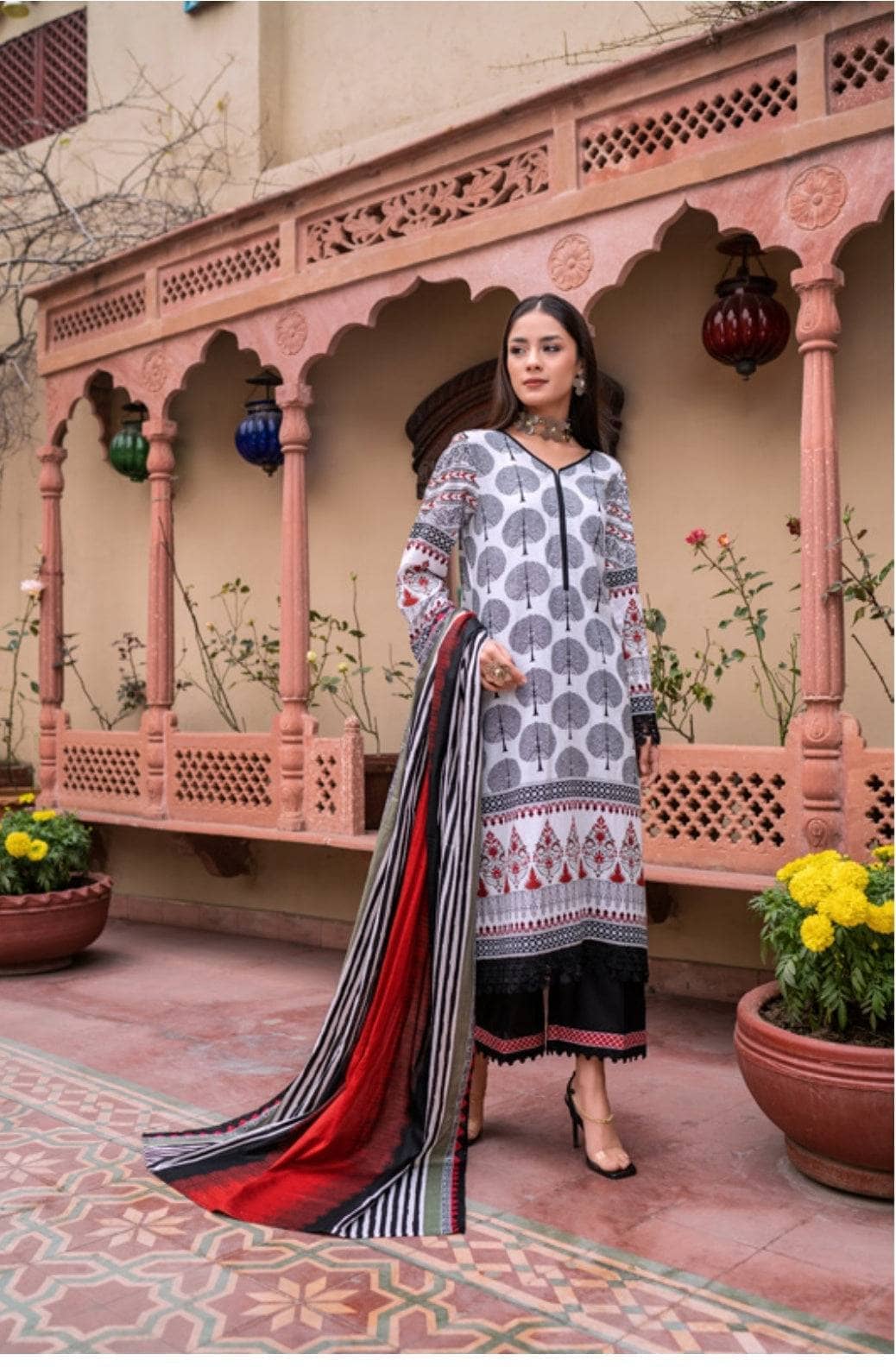 img_pakistani_low_range_suits_awwal_boutique