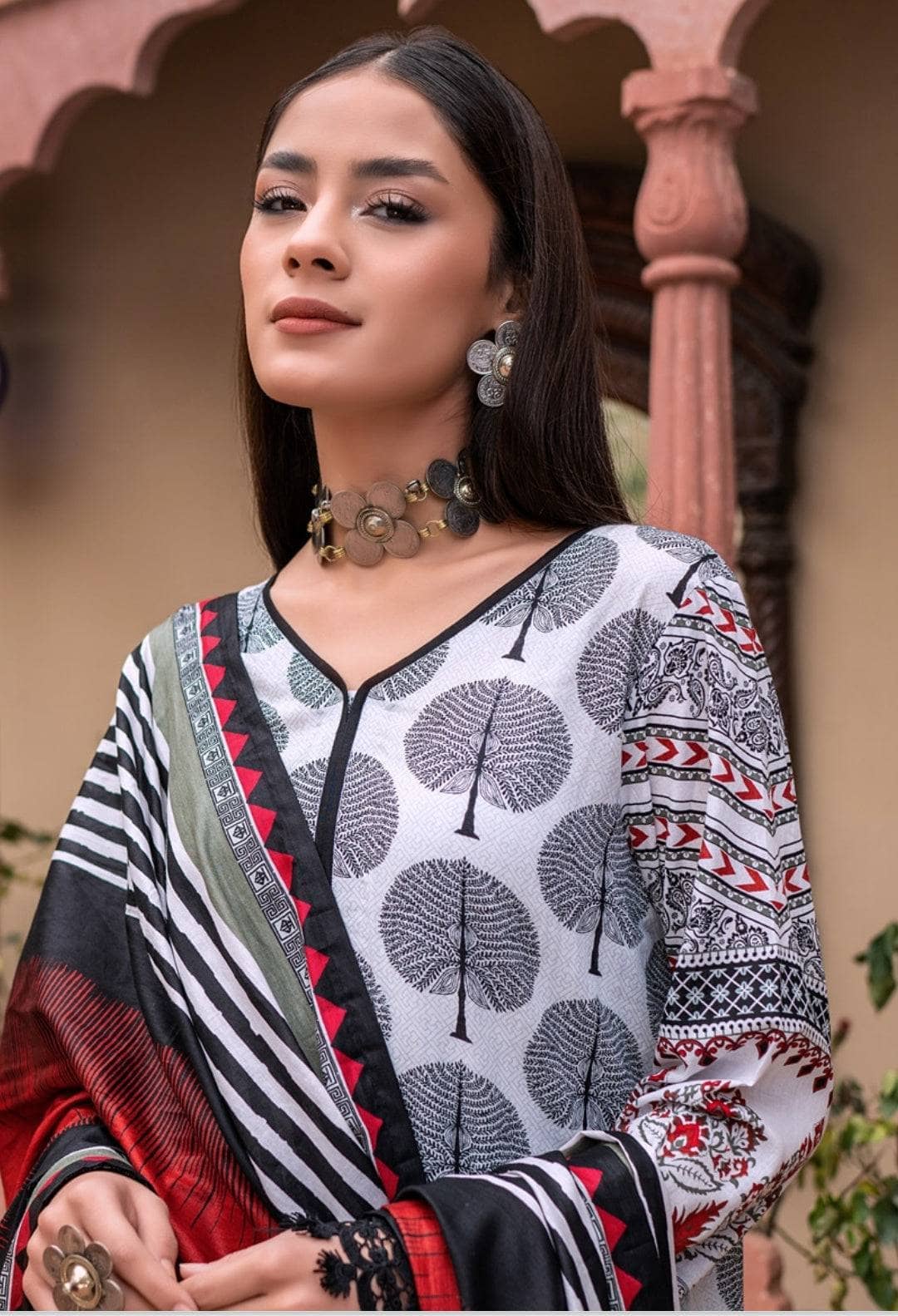 img_pakistani_low_range_suits_awwal_boutique