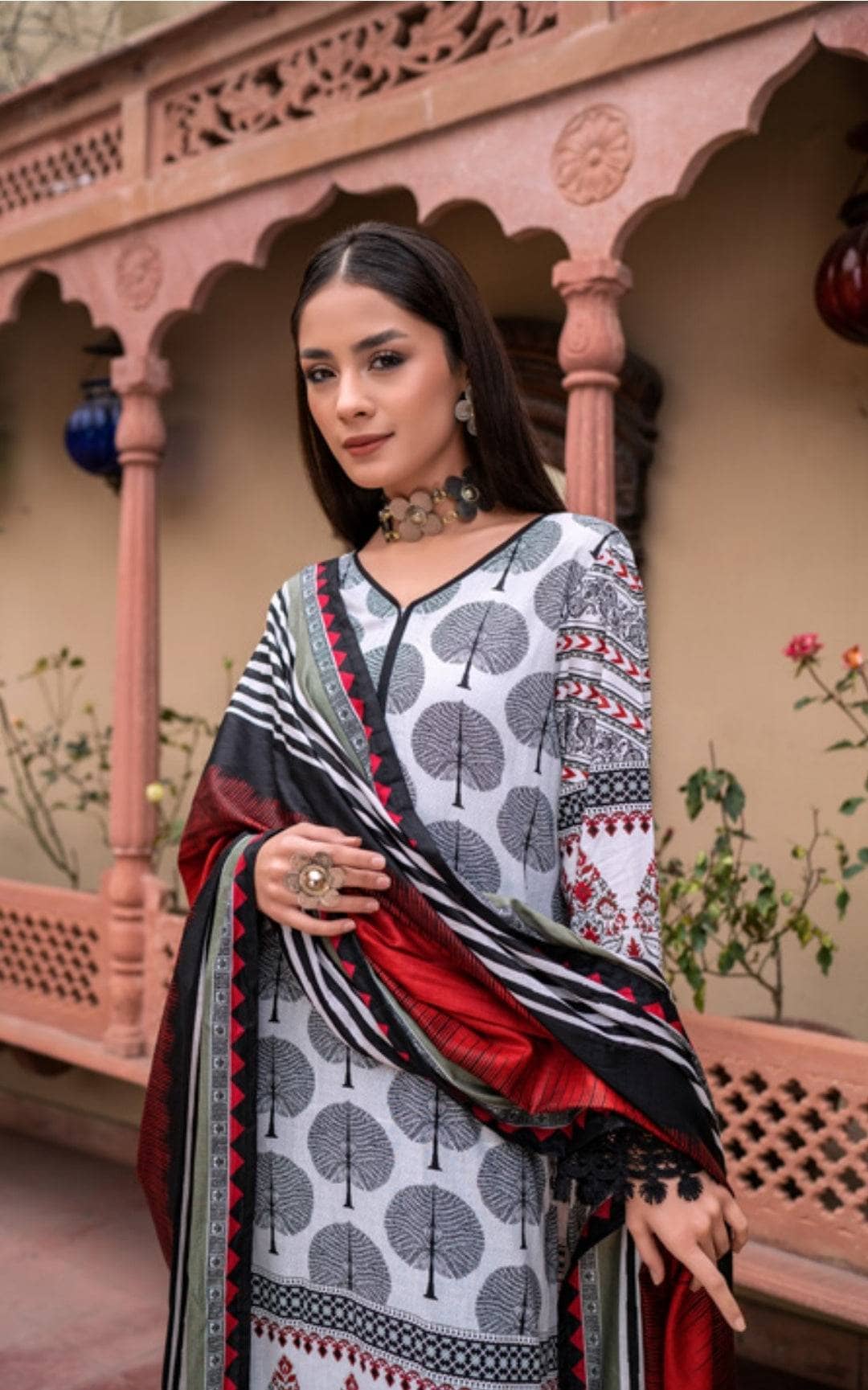 img_pakistani_low_range_suits_awwal_boutique