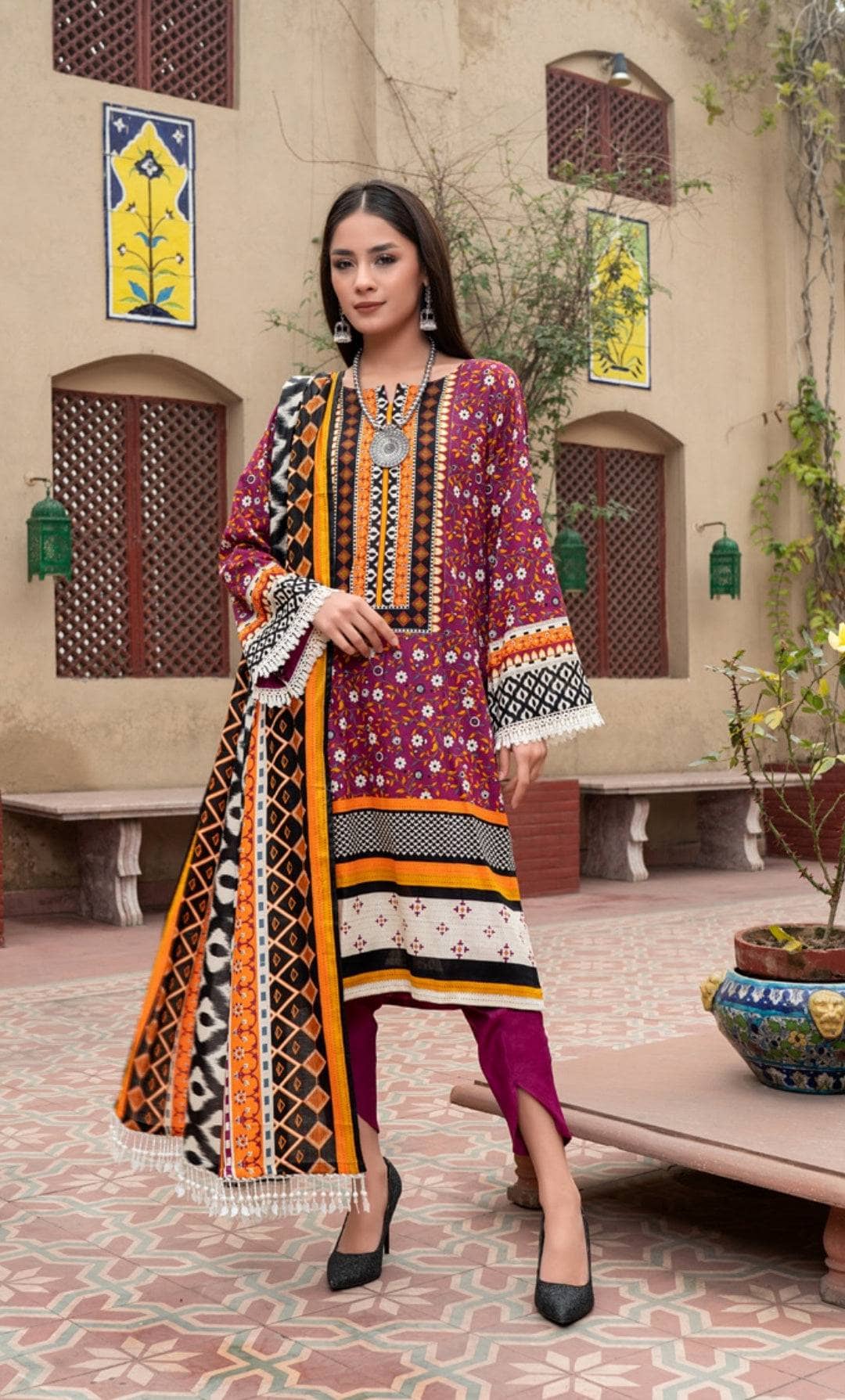 img_pakistani_low_range_suits_awwal_boutique