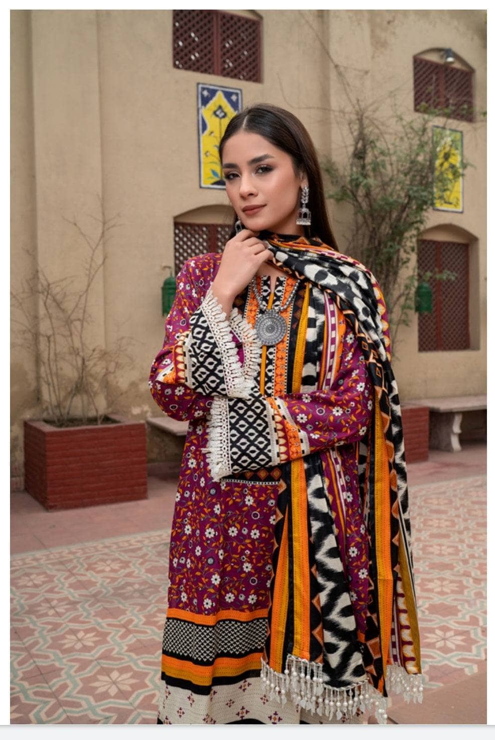 img_pakistani_low_range_suits_awwal_boutique
