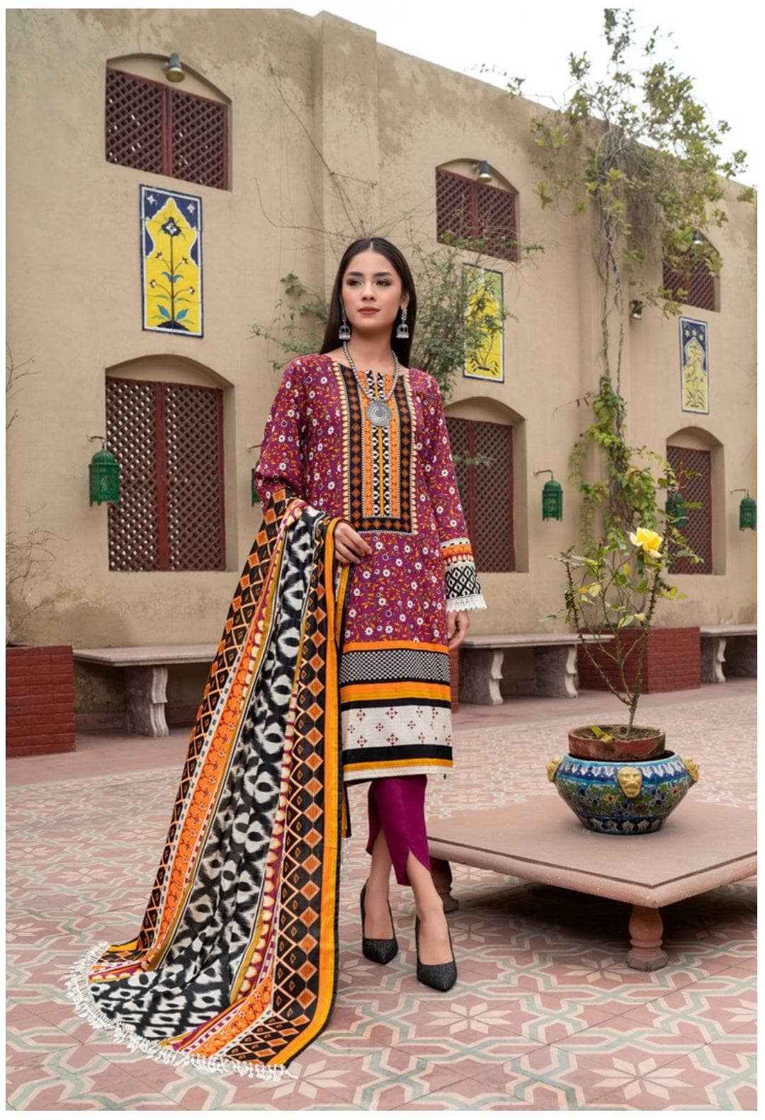 img_pakistani_low_range_suits_awwal_boutique