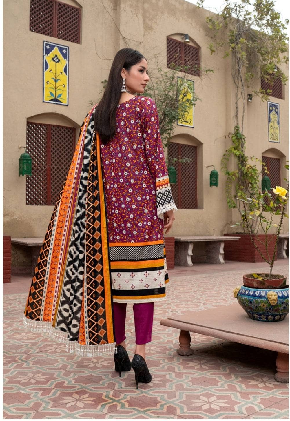 img_pakistani_low_range_suits_awwal_boutique