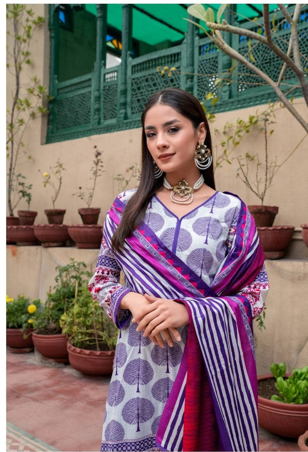 img_pakistani_low_range_suits_awwal_boutique