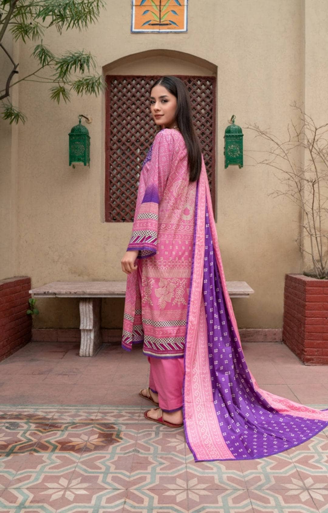 img_pakistani_low_range_suits_awwal_boutique