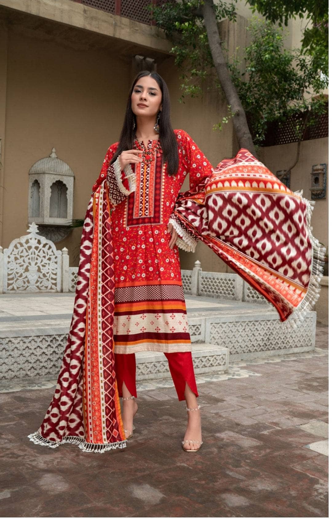img_pakistani_low_range_suits_awwal_boutique