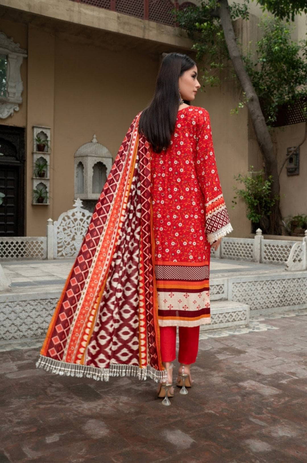 img_pakistani_low_range_suits_awwal_boutique