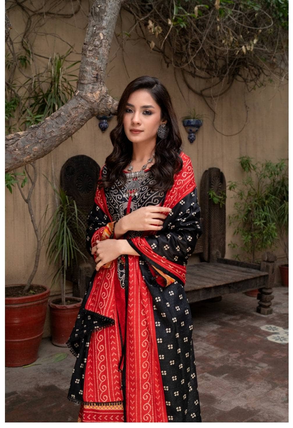 img_pakistani_low_range_suits_awwal_boutique
