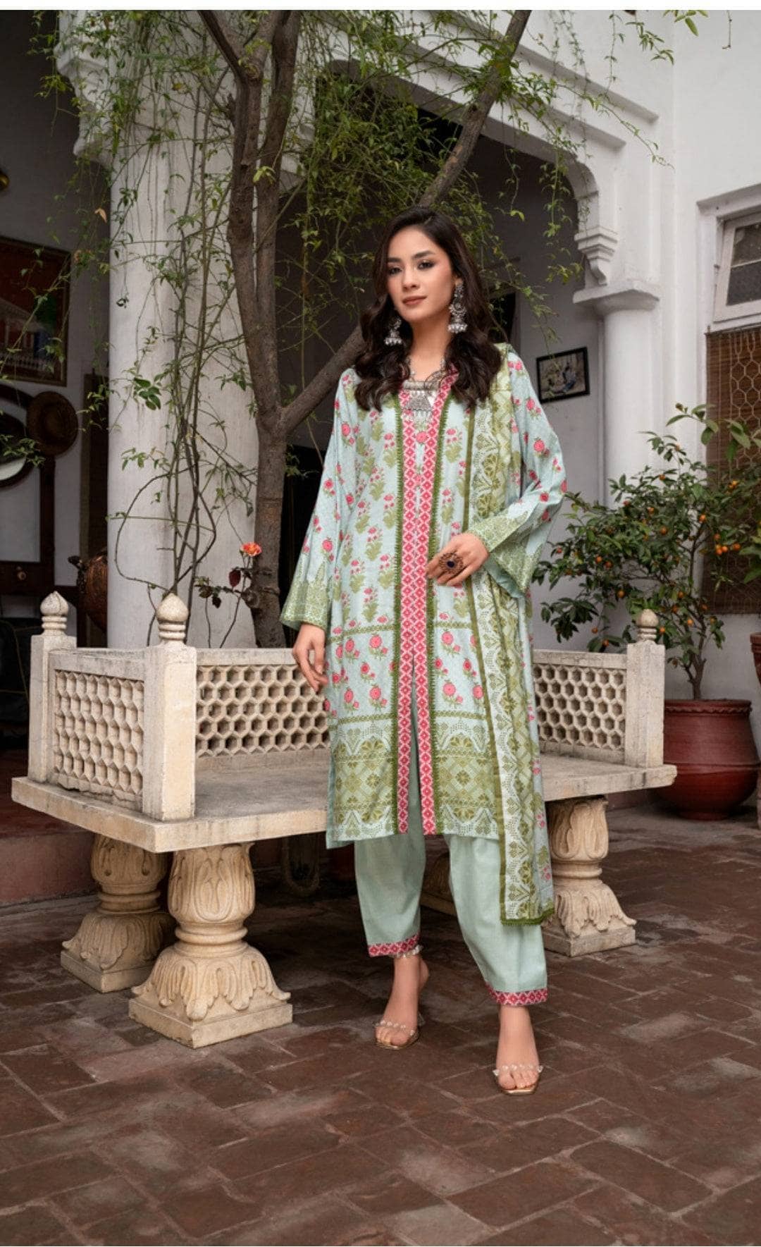img_pakistani_low_range_suits_awwal_boutique