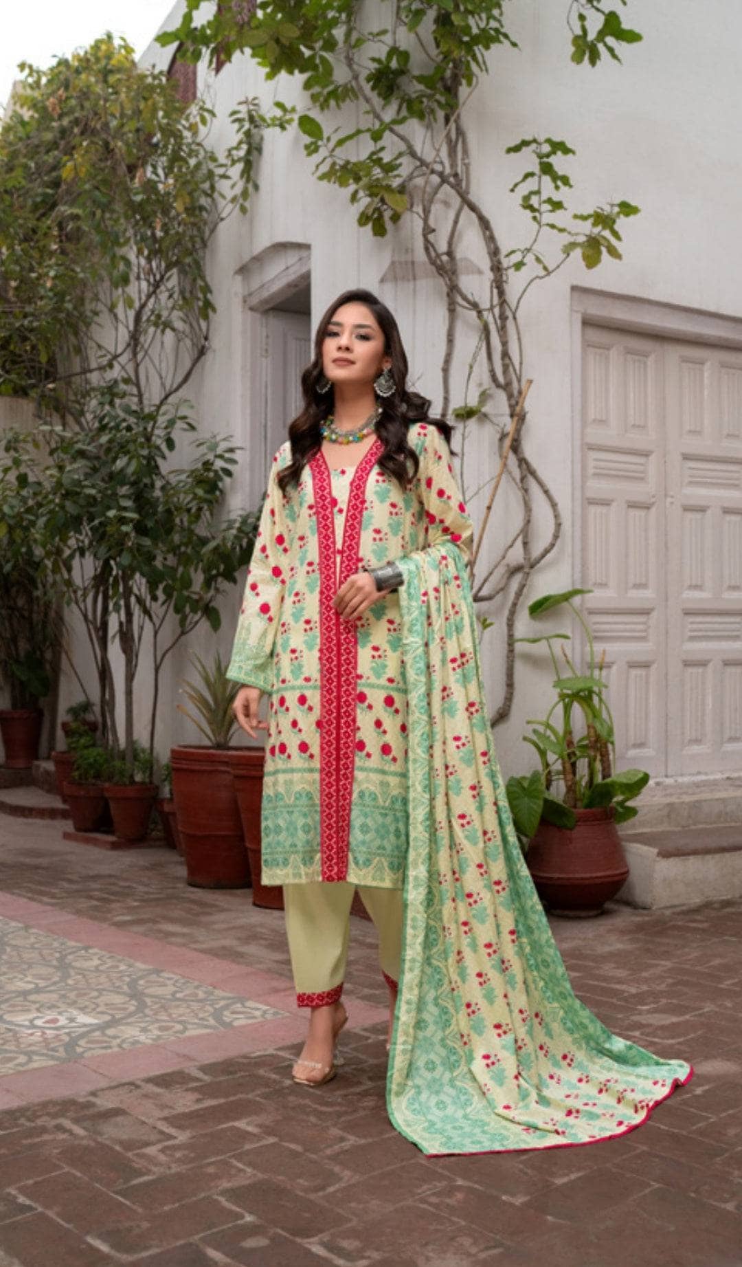 img_pakistani_low_range_suits_awwal_boutique